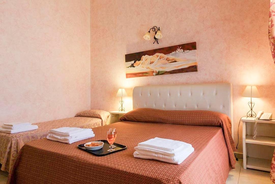 Hotel Salento Gold Beach มารินาดิเปสโคลูเซ ภายนอก รูปภาพ