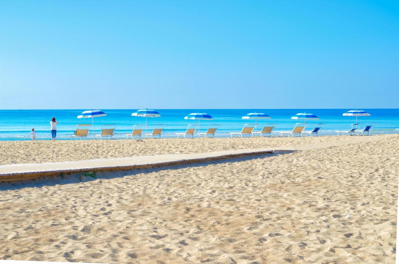Hotel Salento Gold Beach มารินาดิเปสโคลูเซ ภายนอก รูปภาพ