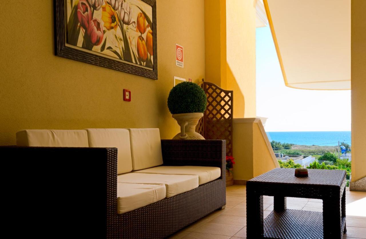 Hotel Salento Gold Beach มารินาดิเปสโคลูเซ ภายนอก รูปภาพ